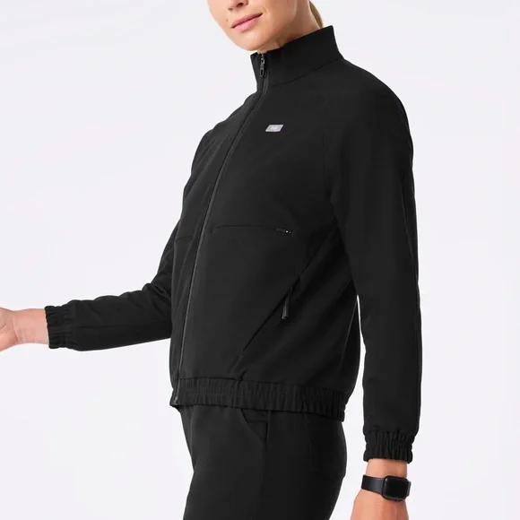 FIGS- Sydney Performance scrub jacket in black with embroidery - Picture 5 of 6
